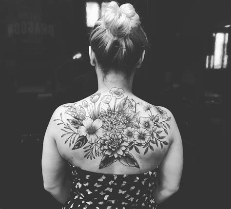 tatuajes en toda la espalda para mujeres|130 ideas de tatuajes de espalda para mujeres